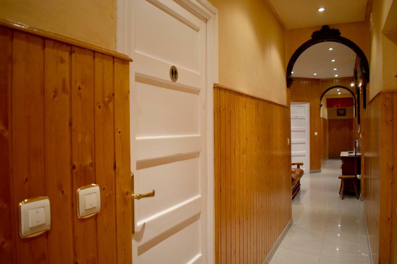Hotel Hostal Oviedo León Exterior foto