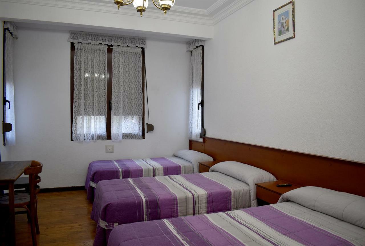 Hotel Hostal Oviedo León Exterior foto